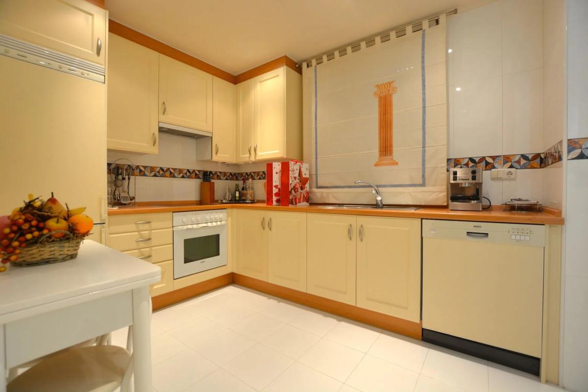 Sale of apartment in Calle Juan Chinchilla, Marbella
 photo 3