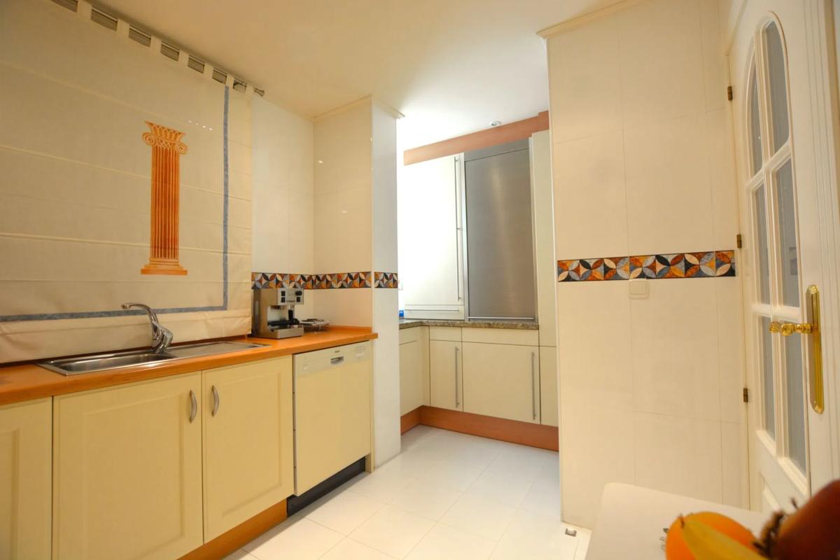 Sale of apartment in Calle Juan Chinchilla, Marbella
 photo 4