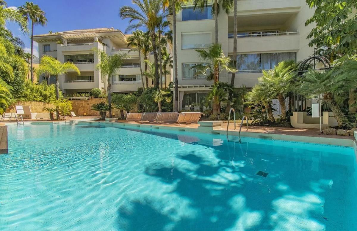Sprzedaż poddasza w Barrio Nagüeles, Marbella photo 1