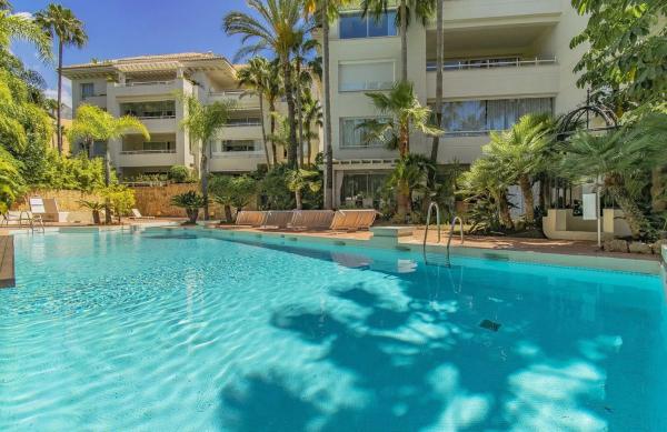 Ático en venta en  Barrio Nagüeles, Marbella photo 1