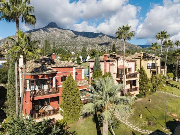 Chalet wolnostojący na sprzedaż w  Barrio Nagüeles, Marbella photo 4