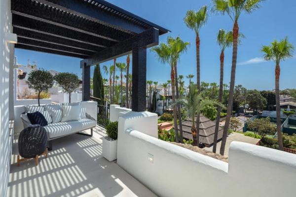 Duplex na sprzedaż w Barrio Las Lomas de Río Verde, Marbella photo 1