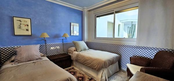 Piso en venta en Urb. Playa Esmeralda, 176, Marbella
 photo 4