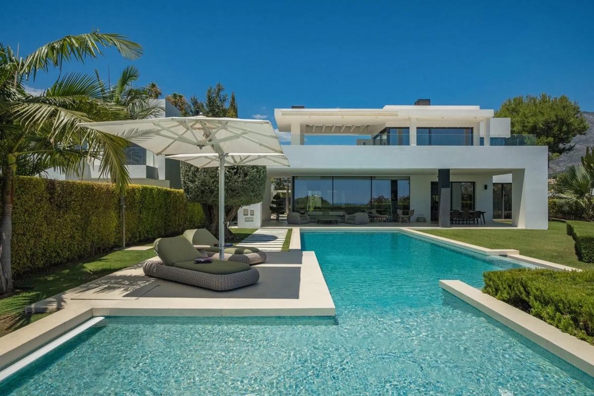 Sale of independent chalet in Calle Sierra de Istán, 84, Marbella
photo 4