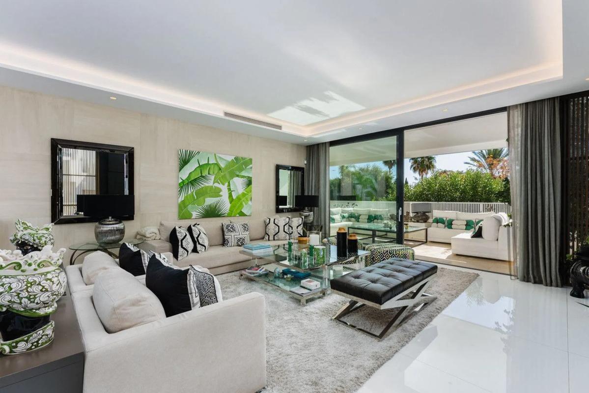 Venta de duplex en Calle Wagner, Marbella photo 1