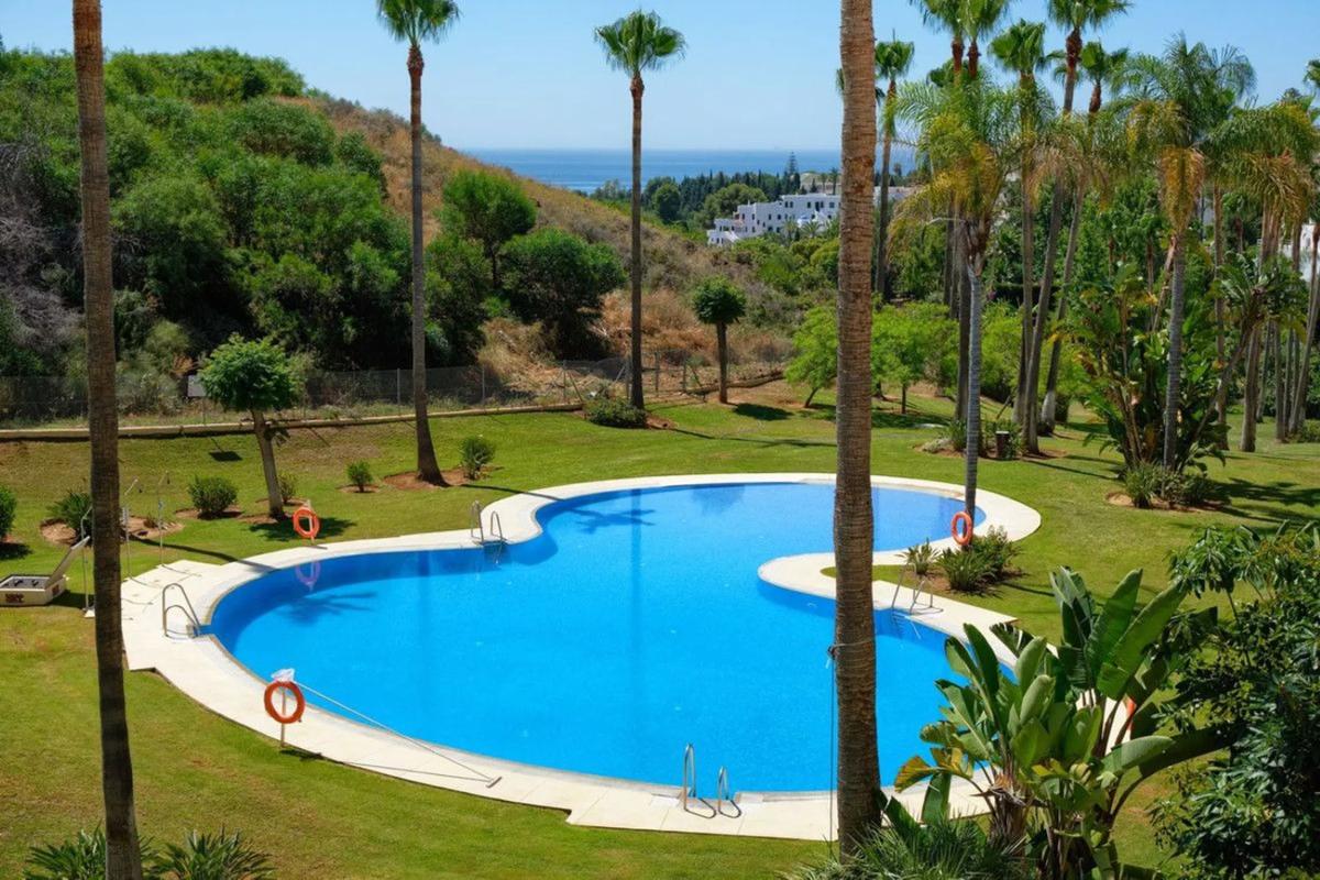 Sale of apartment in Calle Sierra de Cazorla, Marbella
 photo 2
