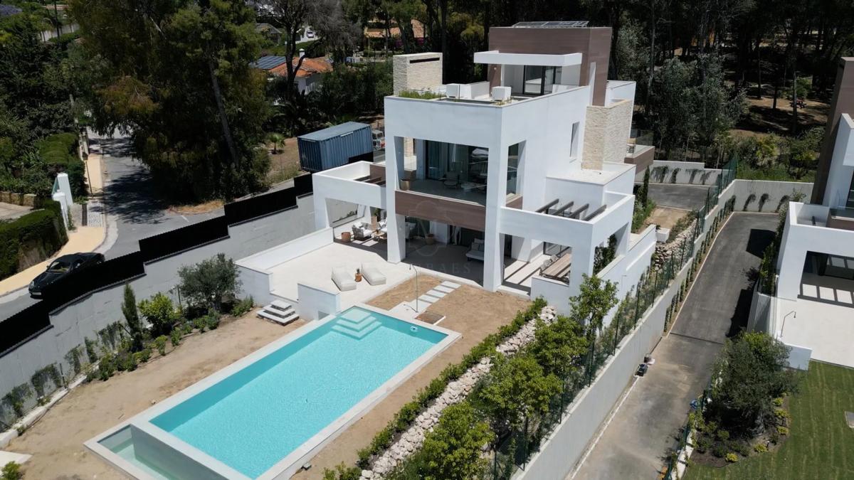 Продажа отдельного шале в Barrio Puente Romano, Марбелла photo 1