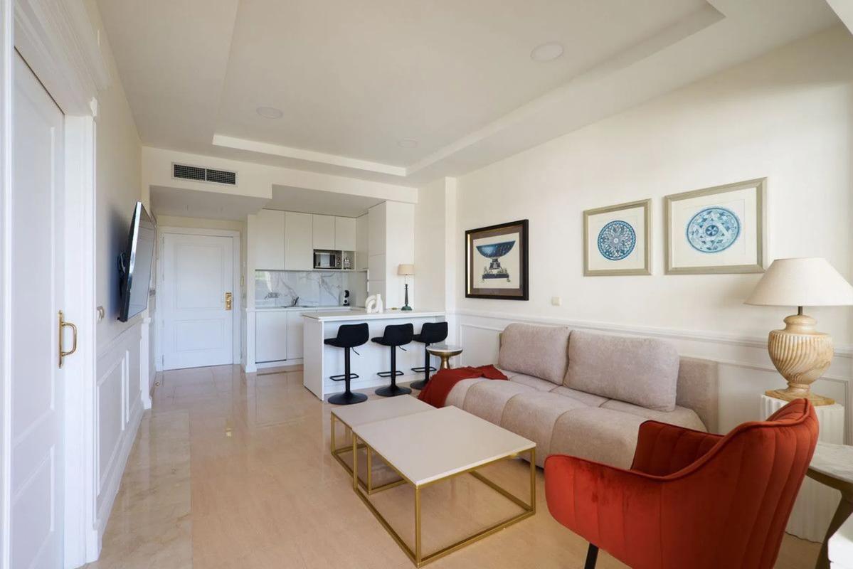 Продажа квартиры на Avenida Principe Alfonso Hohenloh, 19, Марбелла
 photo 2
