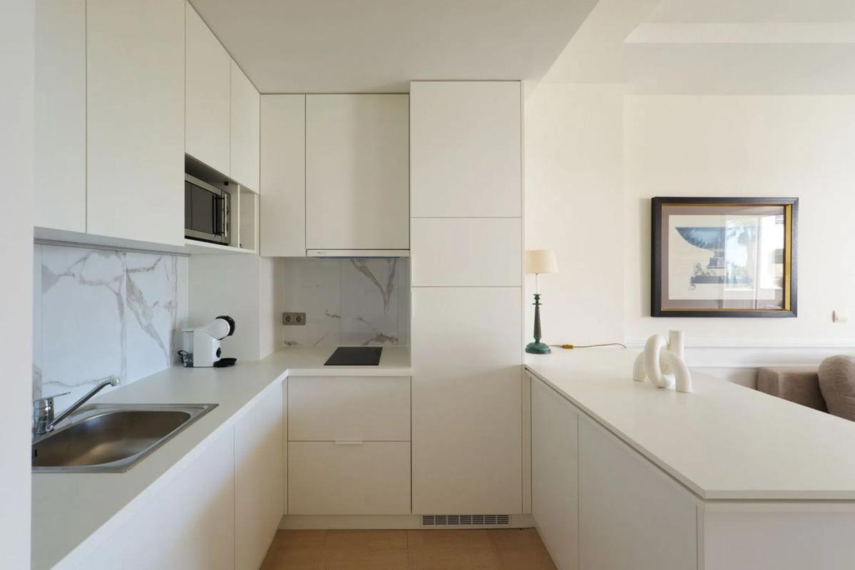 Продажа квартиры на Avenida Principe Alfonso Hohenloh, 19, Марбелла
 photo 3