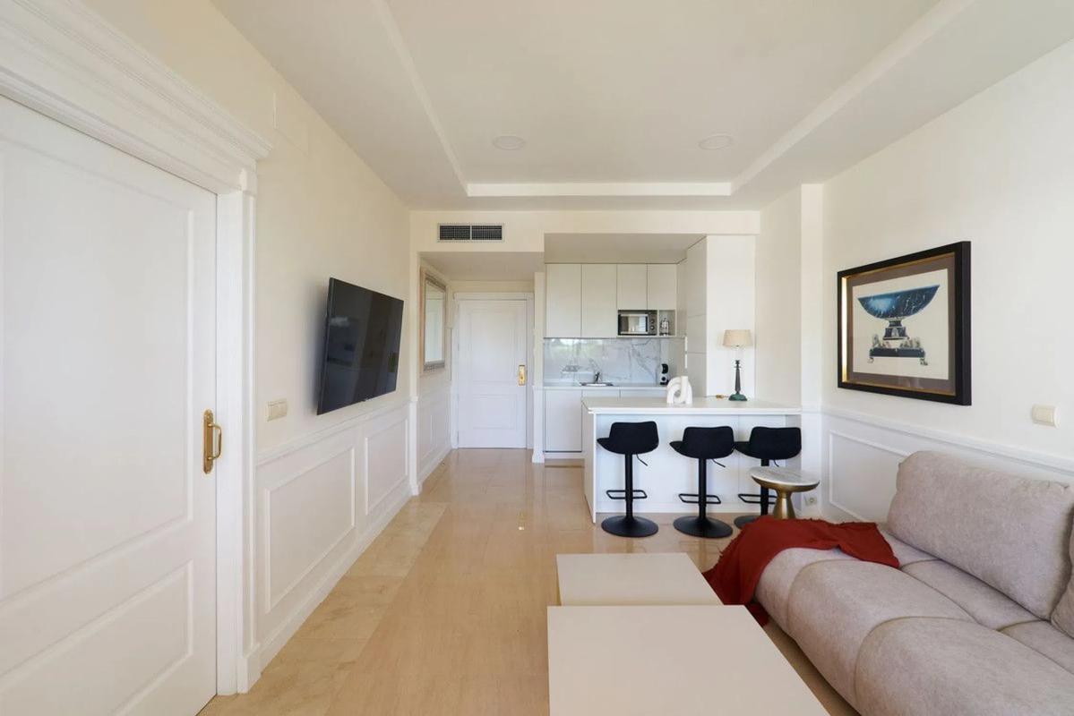 Продажа квартиры на Avenida Principe Alfonso Hohenloh, 19, Марбелла
 photo 4