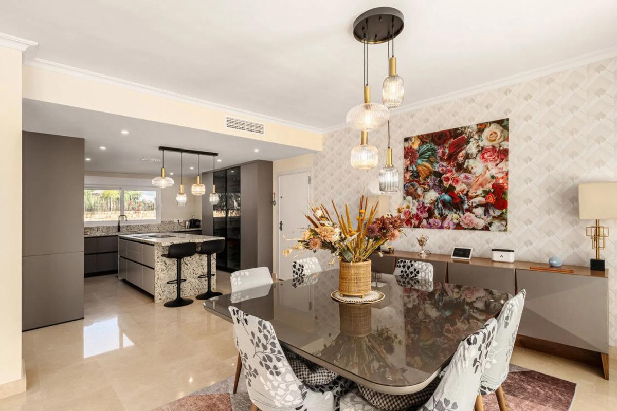 Sale of independent chalet in Barrio Sierra Blanca, Marbella
 photo 3