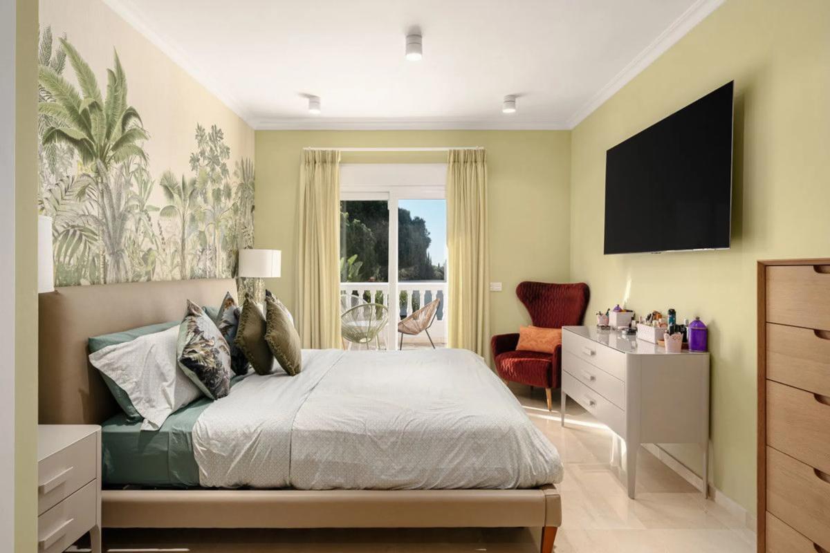 Sale of independent chalet in Barrio Sierra Blanca, Marbella
 photo 4