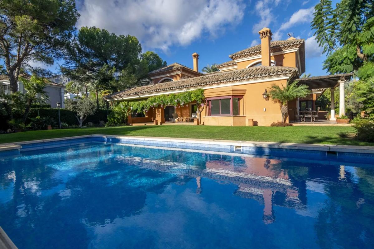 Venta de chalet independiente en Barrio Sierra Blanca, Marbella
photo 1