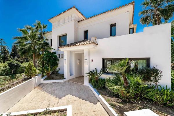 Chalet wolnostojący na sprzedaż w Barrio Lomas de Marbella Club, Marbella photo 1