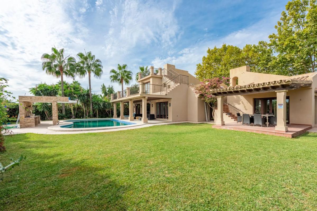 Sprzedaż niezależnego domku jednorodzinnego w Barrio Las Lomas de Río Verde, Marbella photo 1