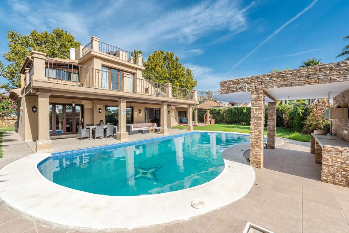 Sprzedaż niezależnego domku jednorodzinnego w Barrio Las Lomas de Río Verde, Marbella photo 2