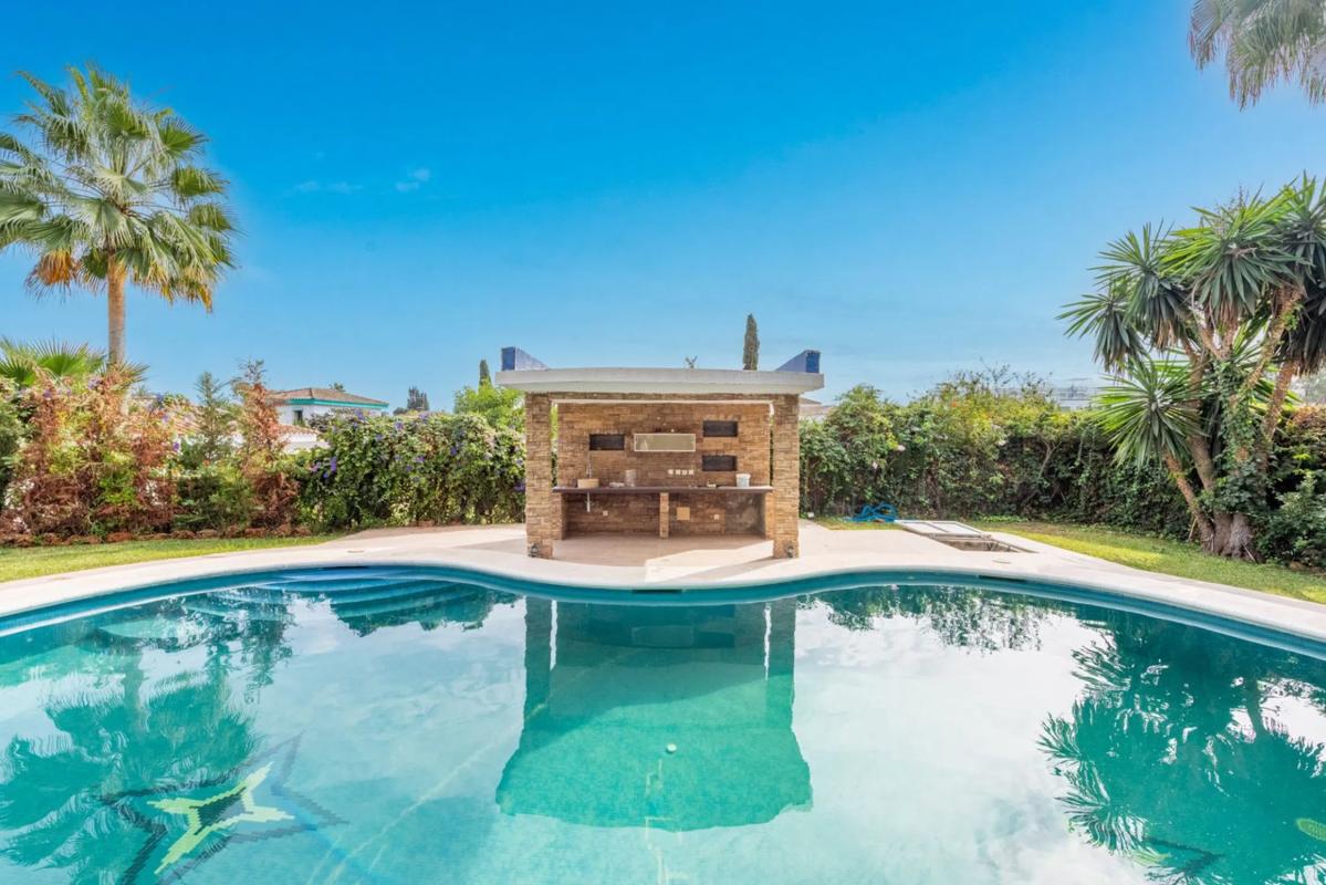 Sprzedaż niezależnego domku jednorodzinnego w Barrio Las Lomas de Río Verde, Marbella photo 4
