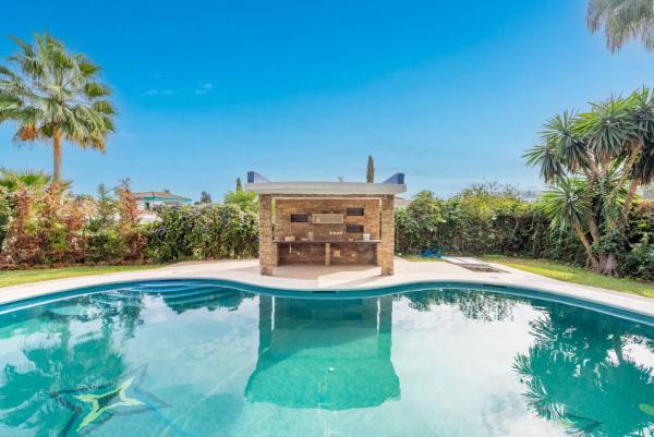 Independent chalet for sale in Barrio Las Lomas de Río Verde, Marbella
 photo 4