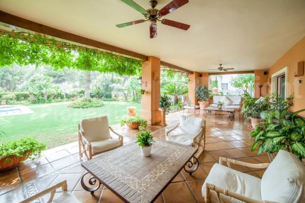Chalet wolnostojący na sprzedaż w Barrio Sierra Blanca, Marbella photo 1
