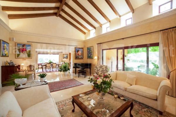 Chalet wolnostojący na sprzedaż w Barrio Sierra Blanca, Marbella thumbnail 1