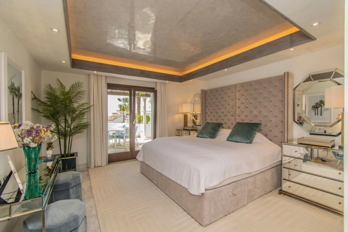 Sale of apartment in Avenida Istán, Marbella
photo 1