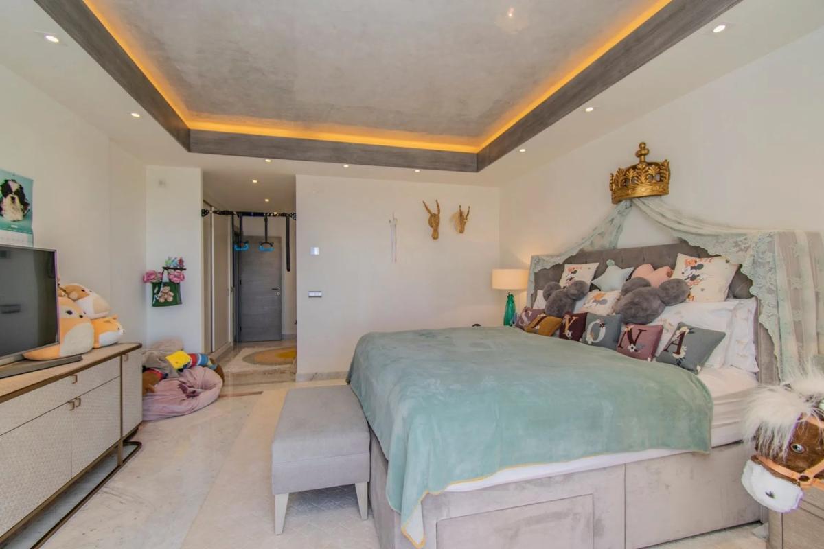 Sale of apartment in Avenida Istán, Marbella
photo 2