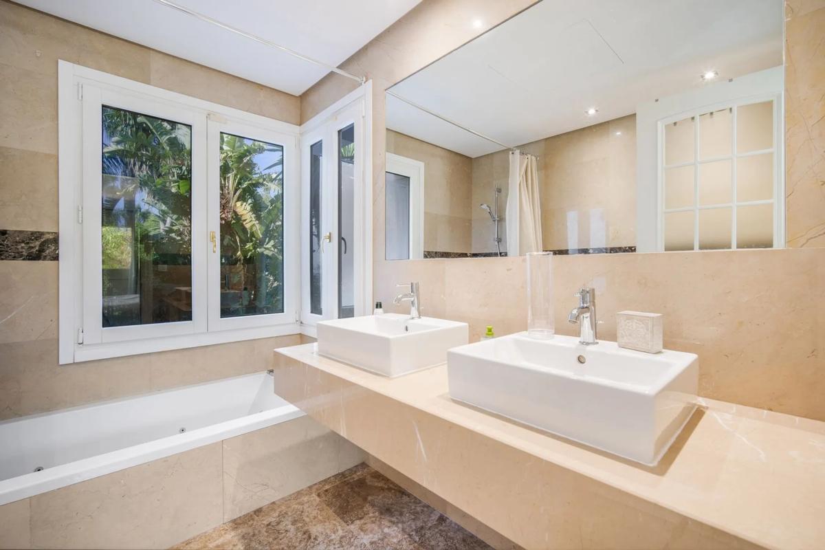 Venta de chalet independiente en Calle Cerro Muriano, 75, Marbella
 photo 5