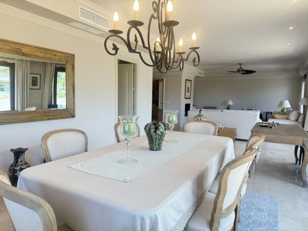 Duplex en venta en Barrio Lomas de Marbella Club, Marbella photo 1