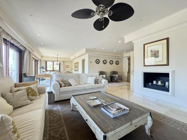 Duplex en venta en Barrio Lomas de Marbella Club, Marbella photo 3