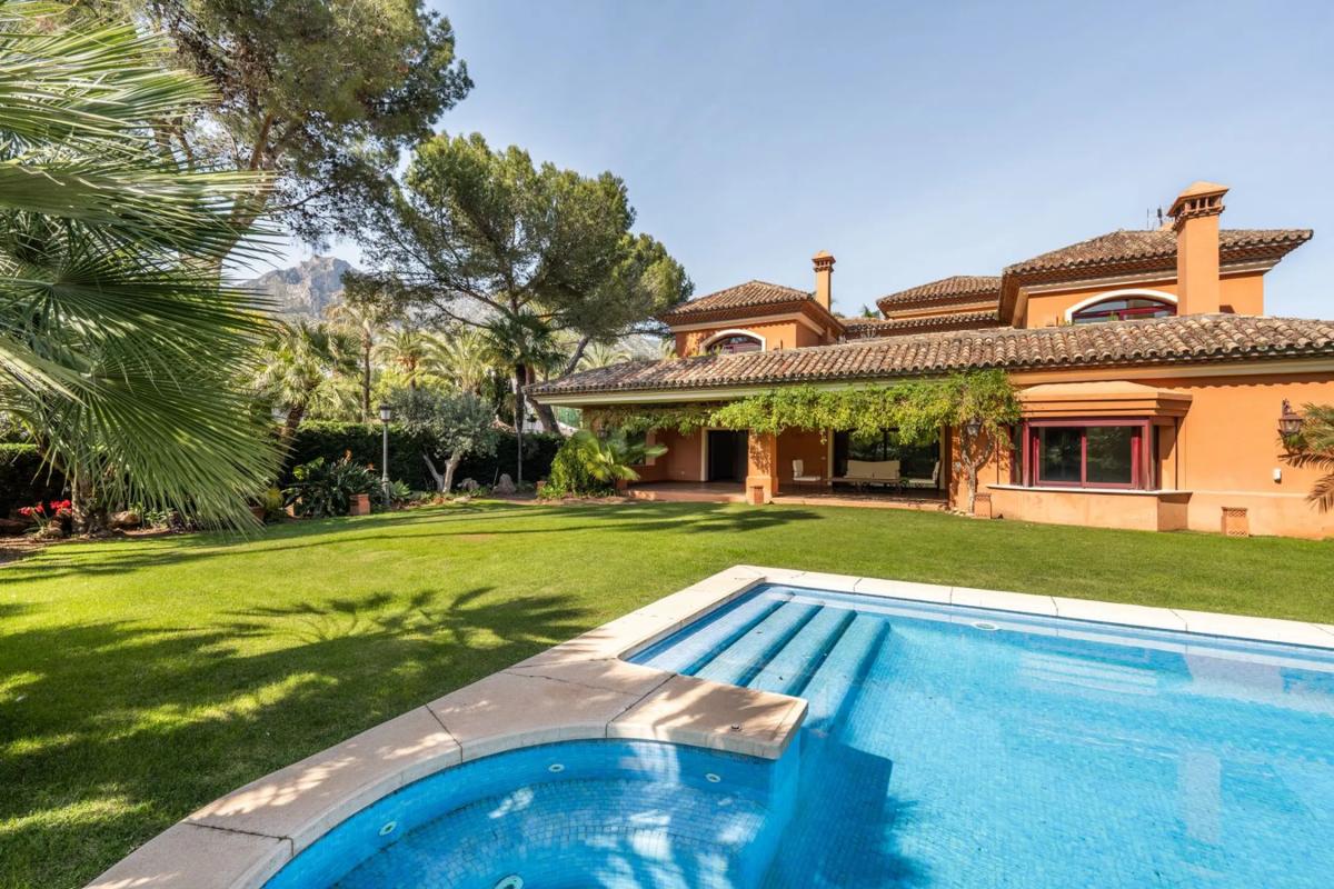 Venta de chalet independiente en Barrio Sierra Blanca, Marbella
photo 1