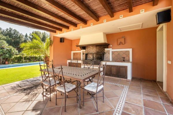 Chalet wolnostojący na sprzedaż w Barrio Sierra Blanca, Marbella thumbnail 1