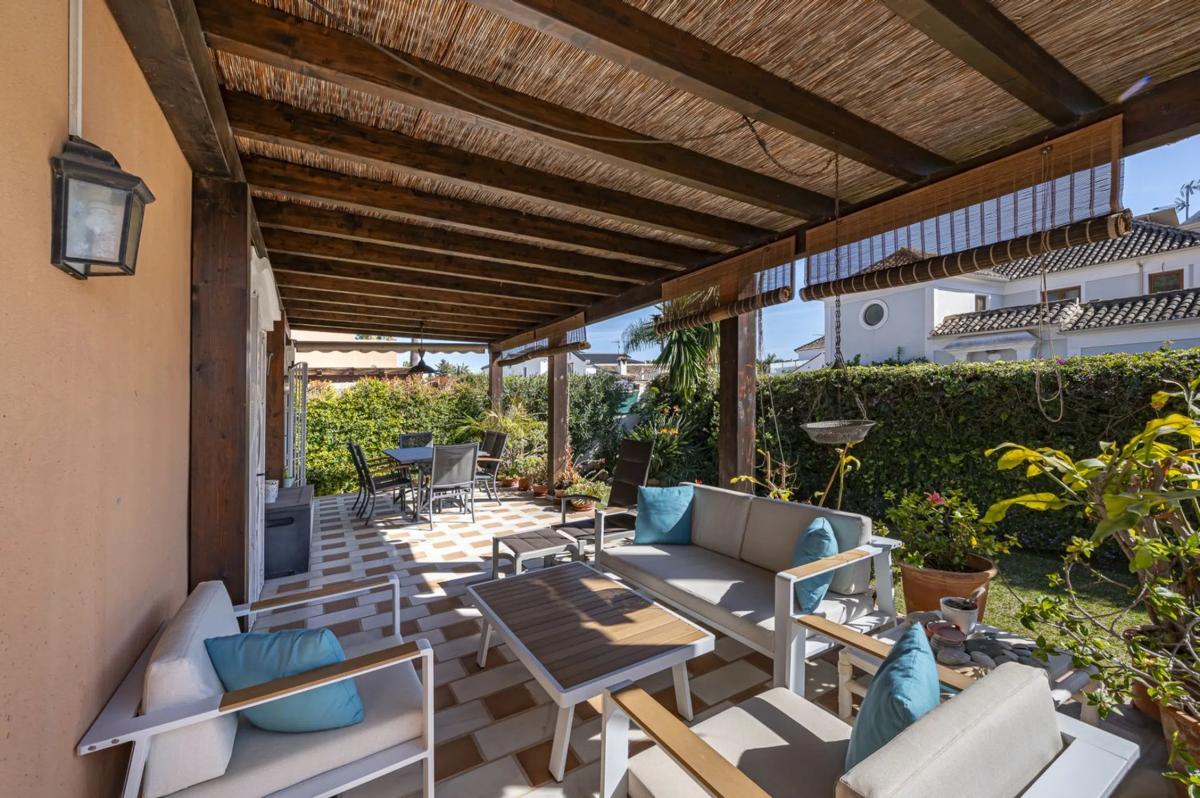 Sprzedaż niezależnego domku jednorodzinnego w Calle Utrillo, 3, Marbella photo 2