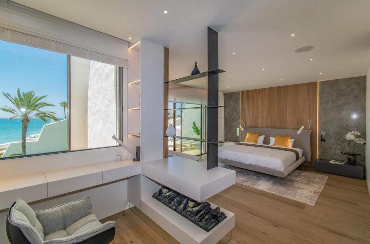 Venta de chalet adosado en  Barrio Las Lomas de Río Verde , Marbella photo 4