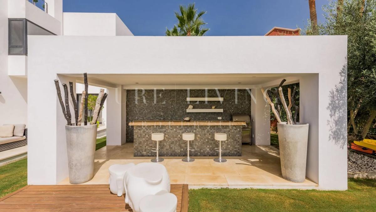 Venta de chalet independiente en Calle Julio Caro Baroja, Marbella
photo 2