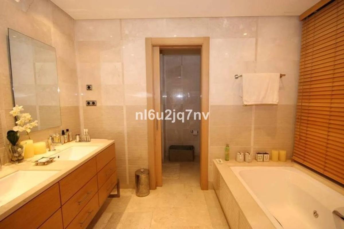 Продажа квартиры на Avenida Buchinger s/n, Марбелла
 photo 4