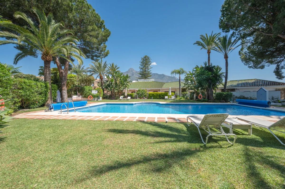 Venta de ático en Calle Sierra Bermeja, 81, Marbella photo 2