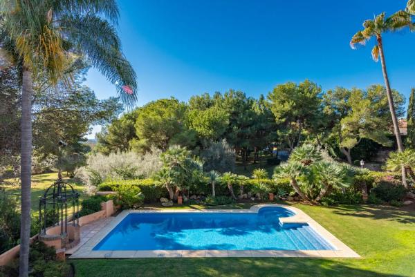 Chalet wolnostojący na sprzedaż w Barrio Sierra Blanca, Marbella thumbnail 2