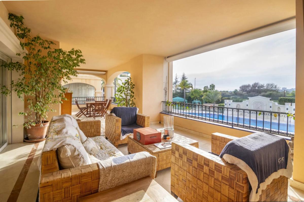Venta de piso en Barrio Las Lomas de Río Verde, Marbella
photo 1