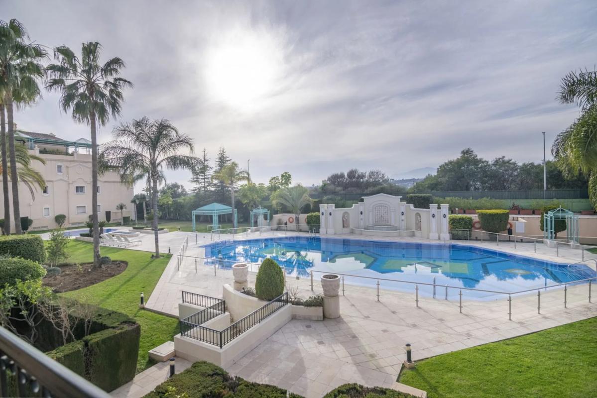 Venta de piso en Barrio Las Lomas de Río Verde, Marbella
photo 2