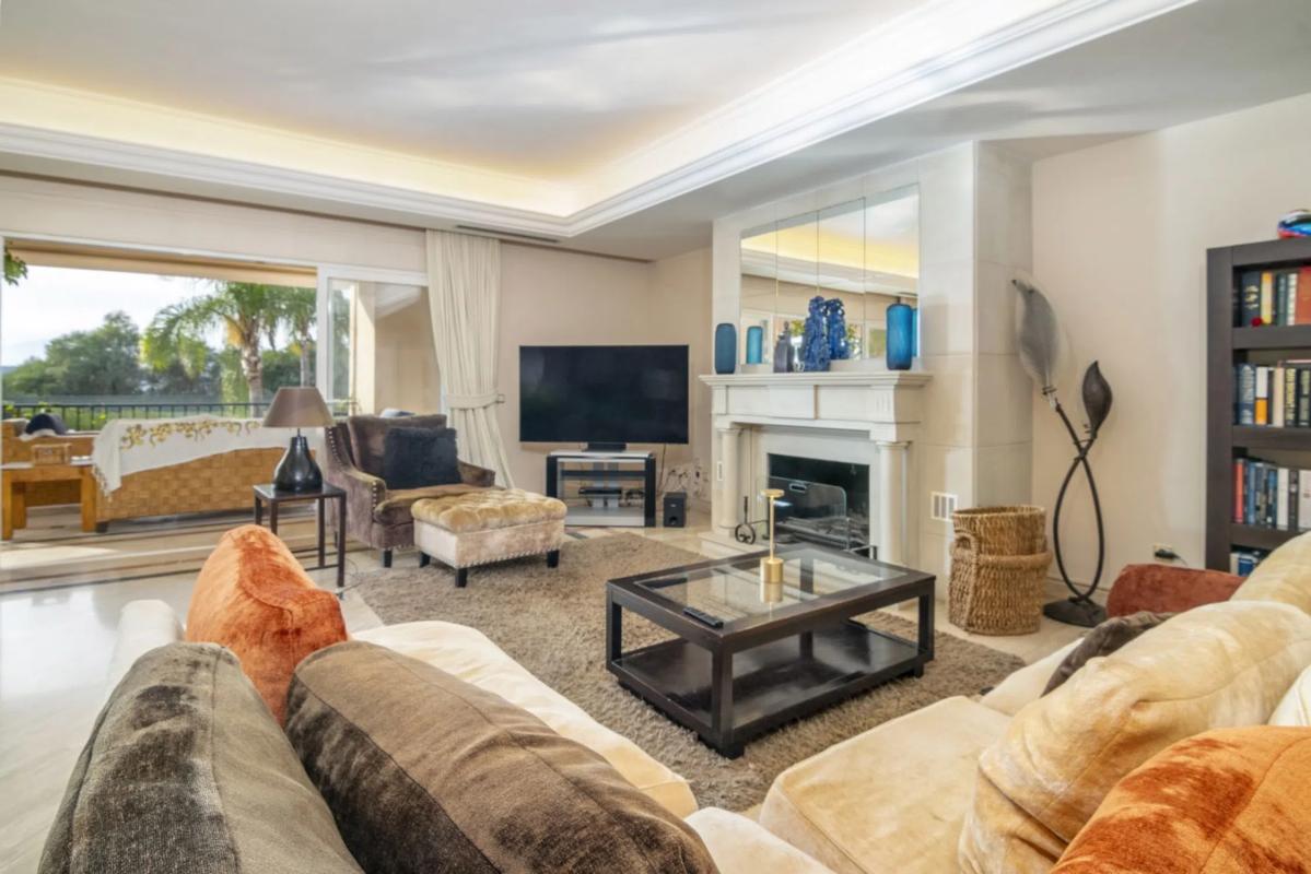 Venta de piso en Barrio Las Lomas de Río Verde, Marbella
photo 3