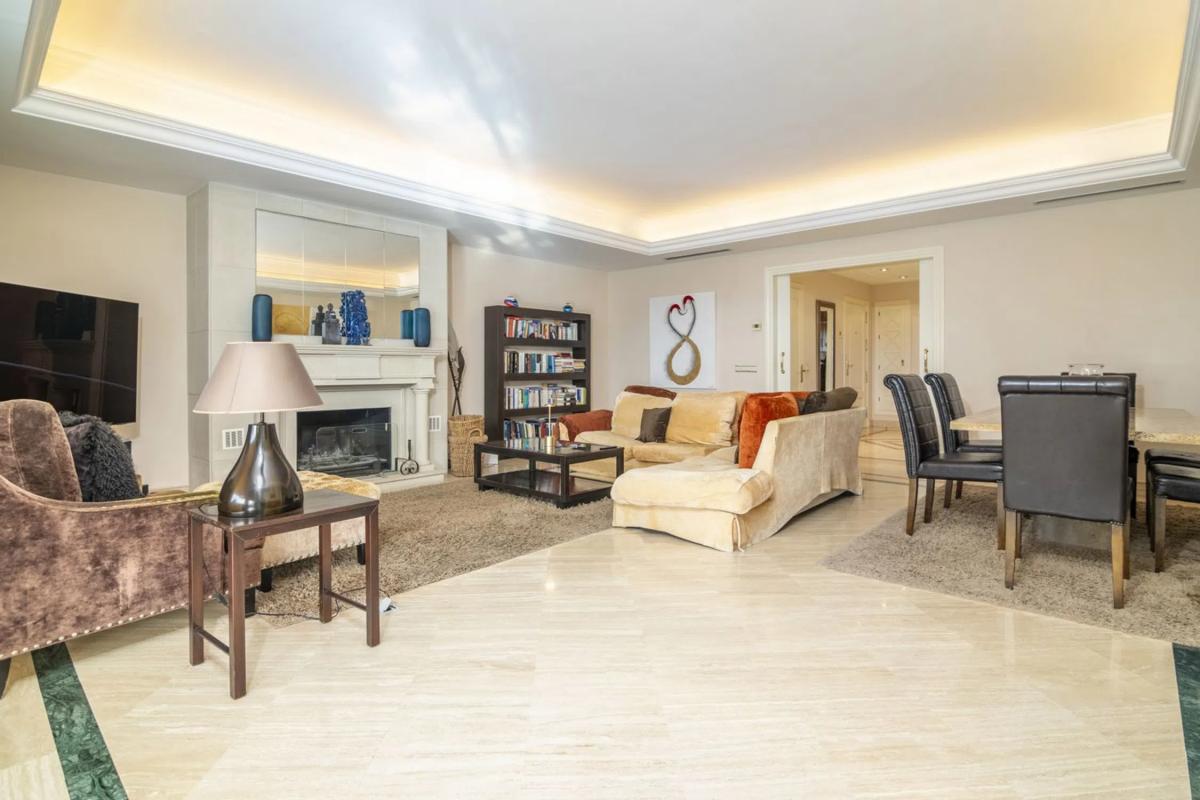 Venta de piso en Barrio Las Lomas de Río Verde, Marbella
photo 4