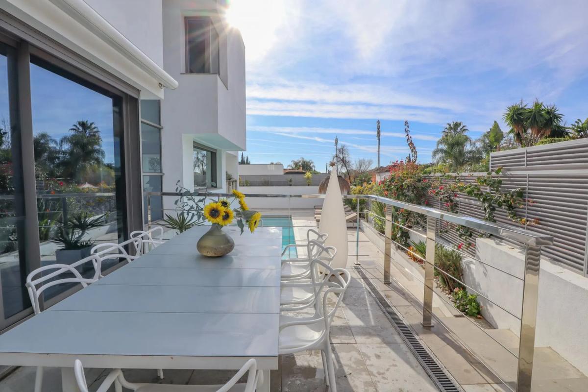 Sprzedaż niezależnego domku jednorodzinnego w Calle Benaojan, Marbella photo 2