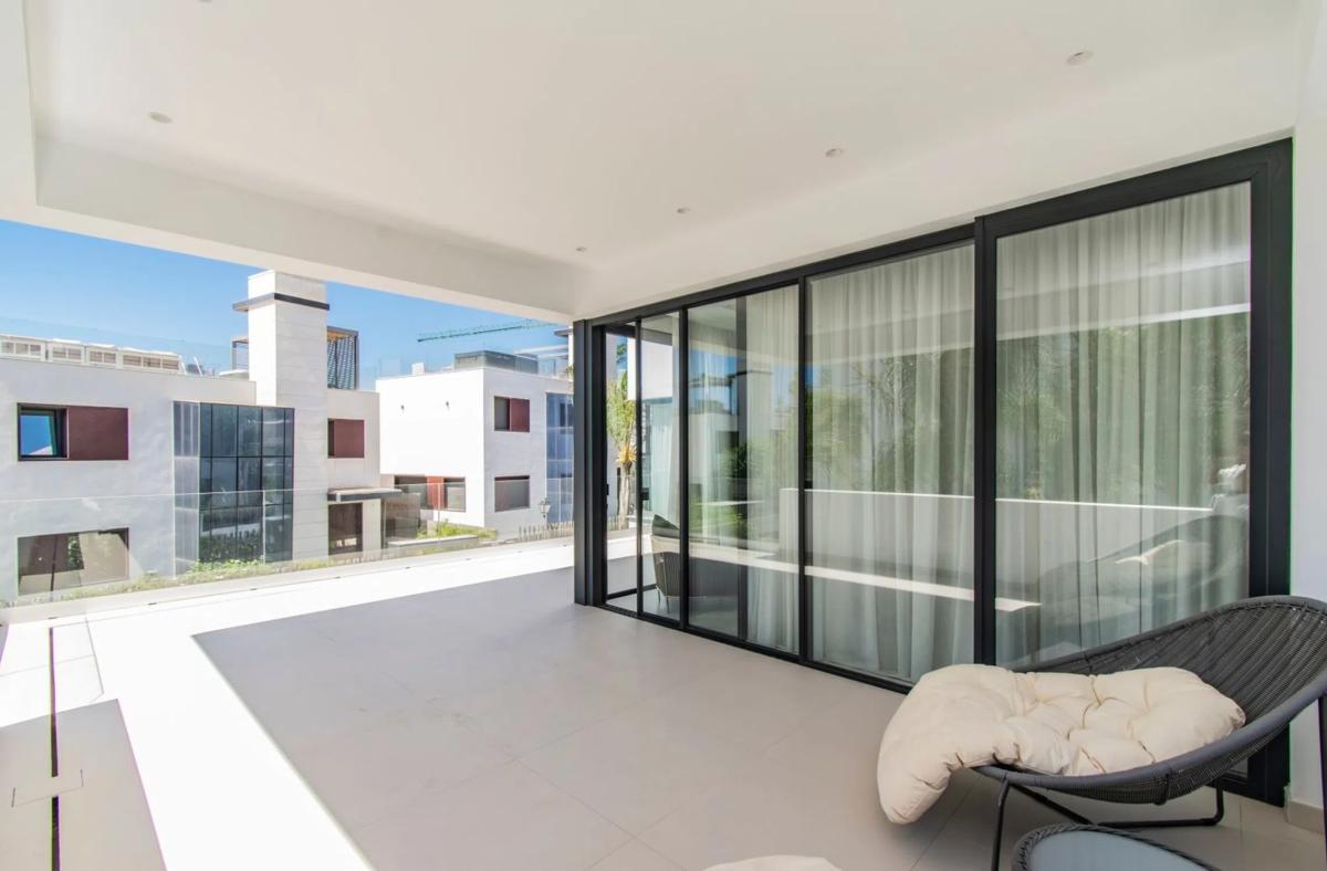 Sale of independent chalet in Calle Juan Chinchilla, Marbella
photo 2