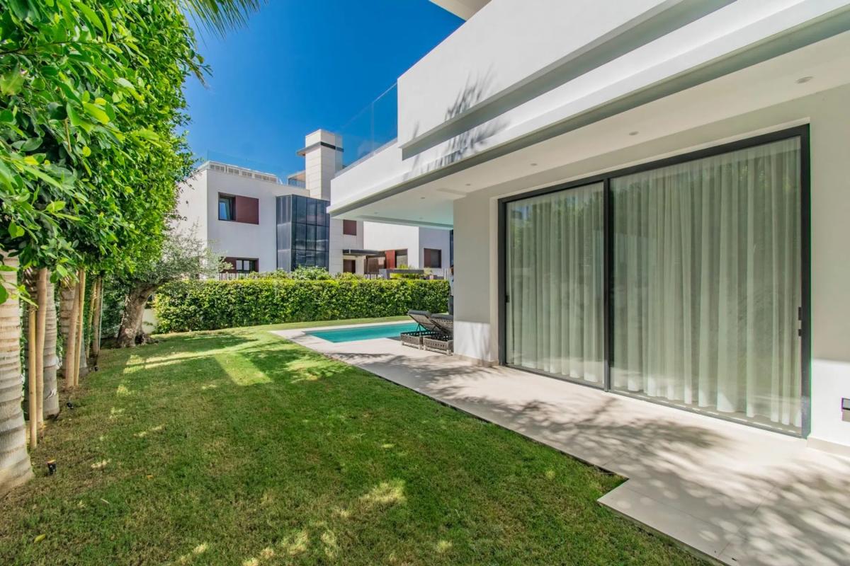 Sale of independent chalet in Calle Juan Chinchilla, Marbella
photo 3