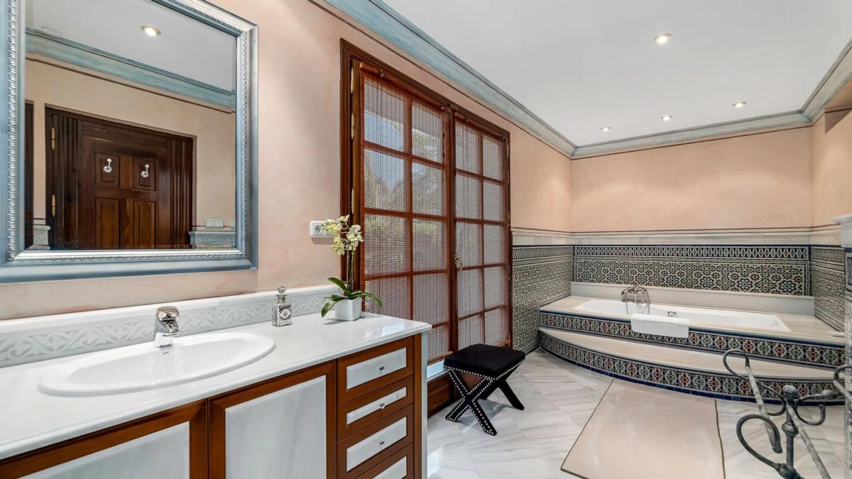 Продажа отдельного шале в Calle Vivaldi, Марбелла photo 5