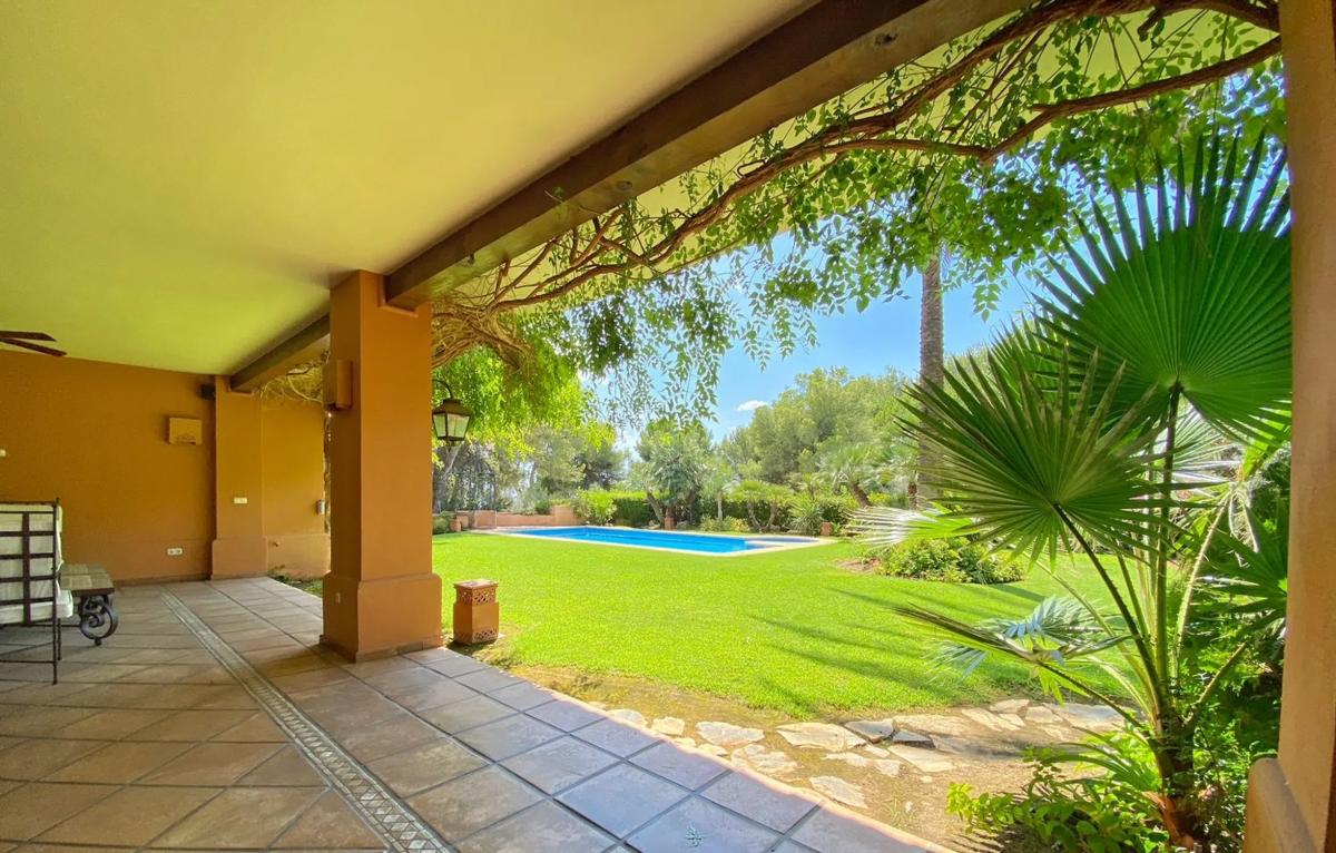 Sale of independent chalet in Barrio Sierra Blanca, Marbella
photo 2