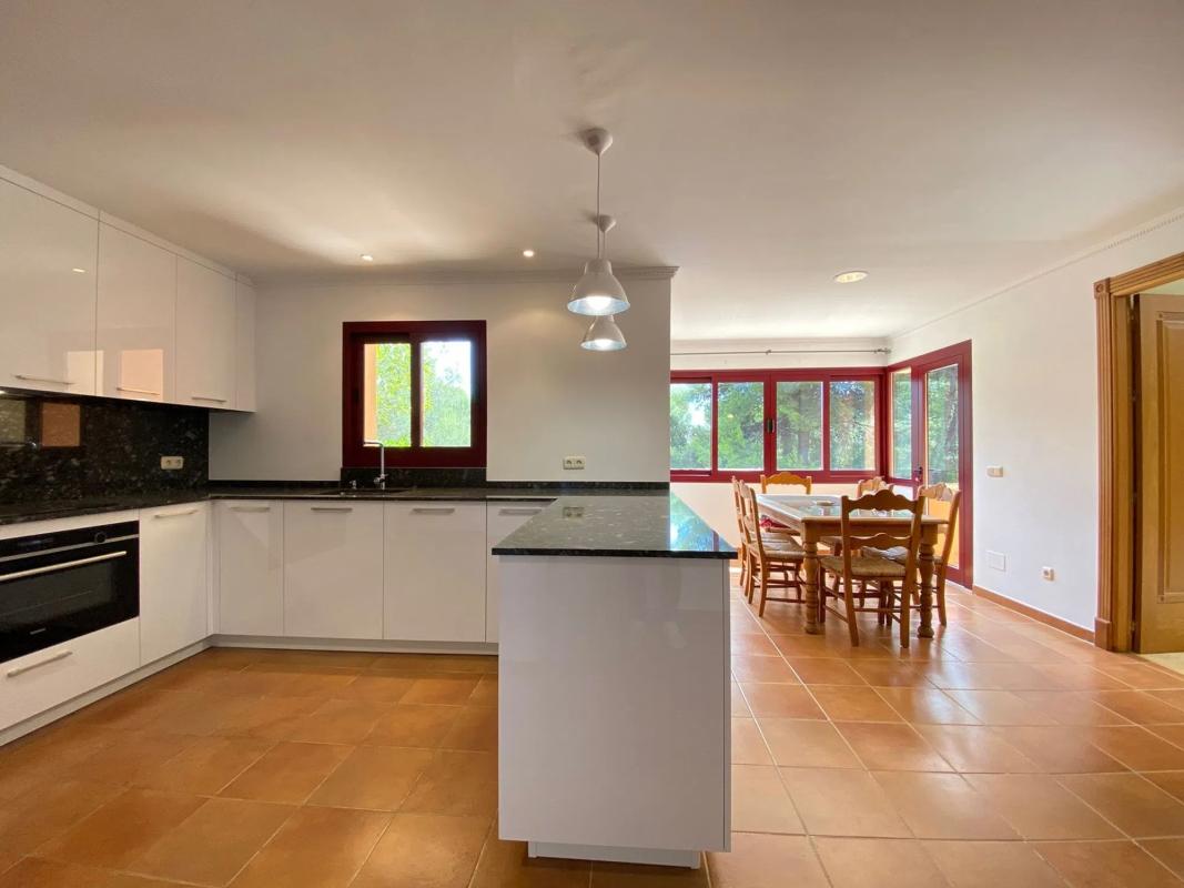 Sale of independent chalet in Barrio Sierra Blanca, Marbella
photo 4