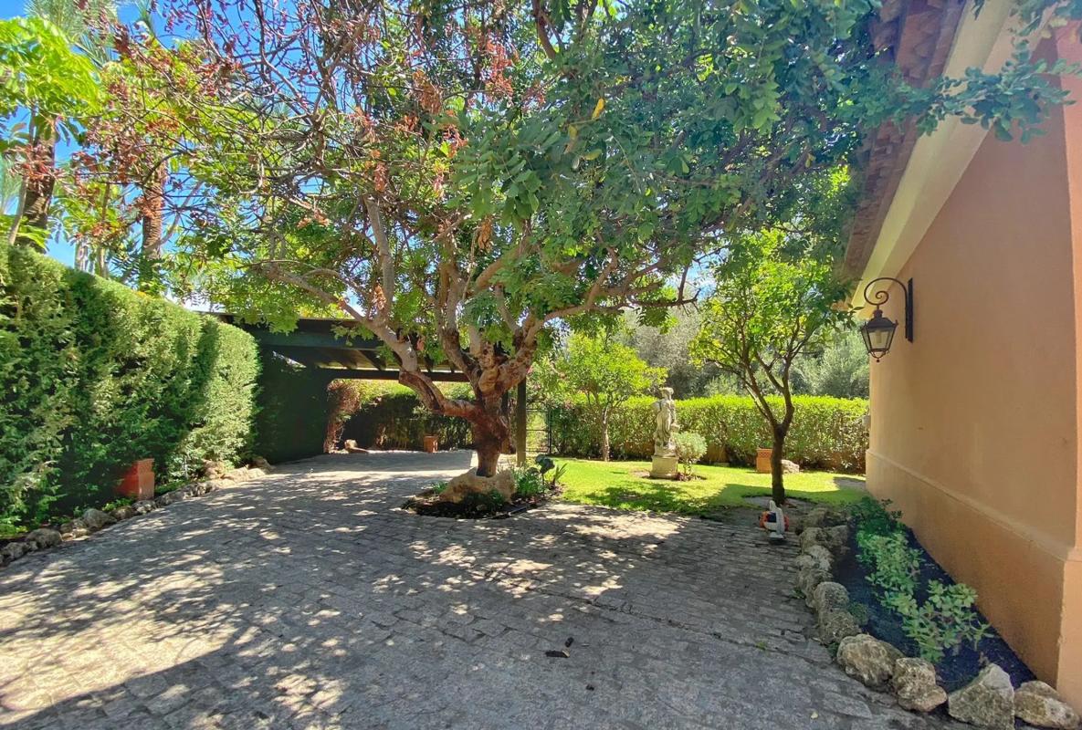 Sale of independent chalet in Barrio Sierra Blanca, Marbella
photo 5