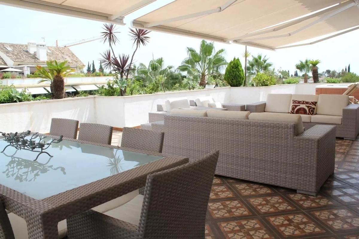 Venta de duplex en Urbanizacion La Meridiana, Marbella photo 3