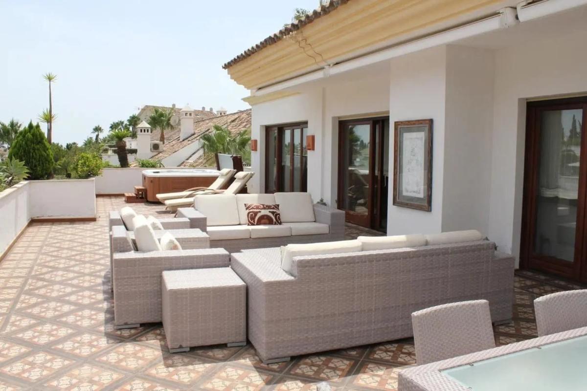 Venta de duplex en Urbanizacion La Meridiana, Marbella photo 4
